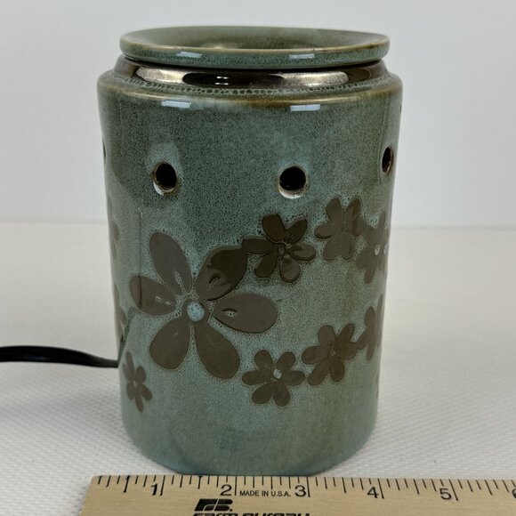 Scentsy Metal Petal 26974 Electric Warmer Ceramic Floral Butterflies Green 6" - Picture 12 of 16